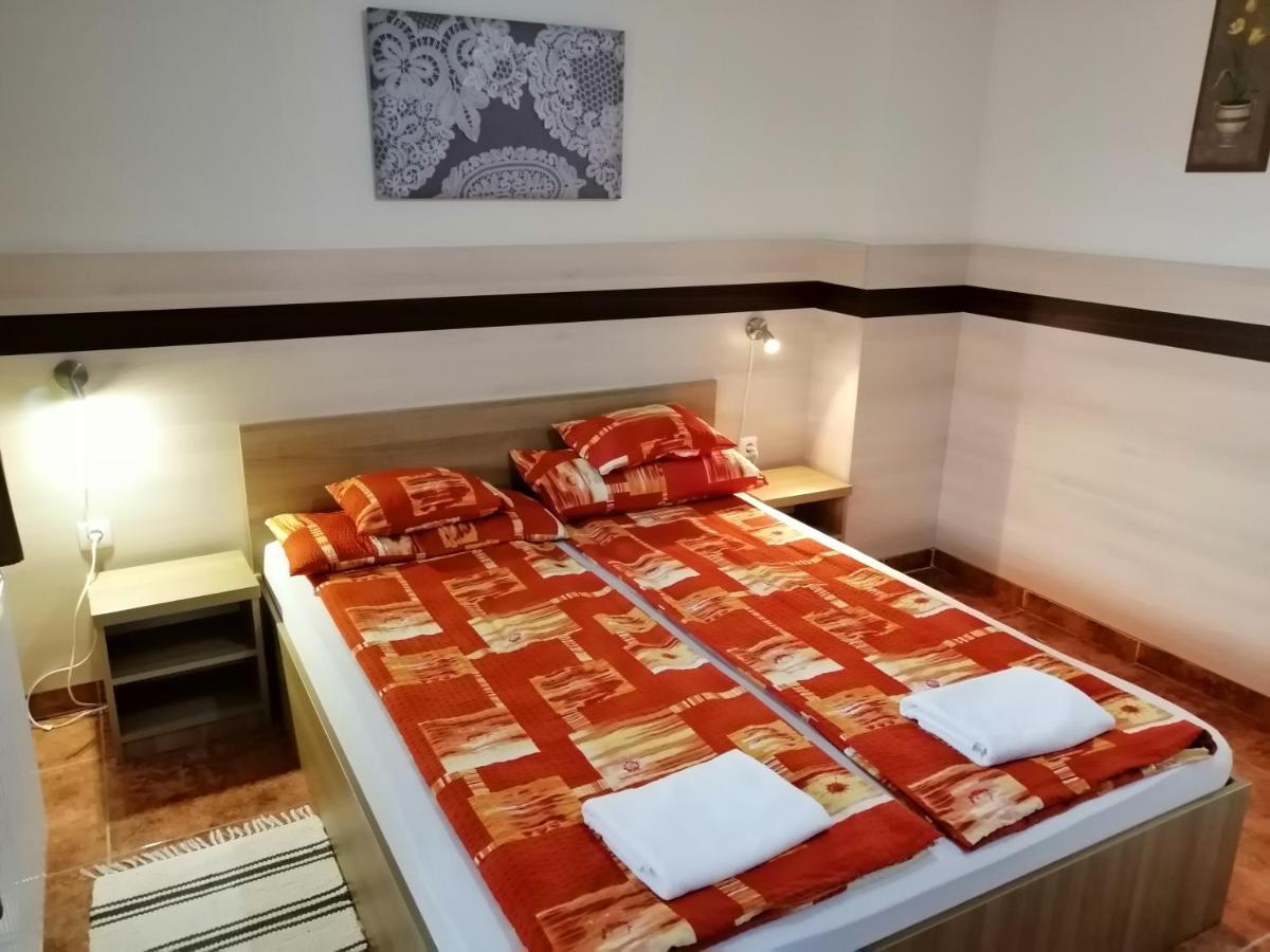 Csipkehaz Apartman Cserkeszőlő Bagian luar foto