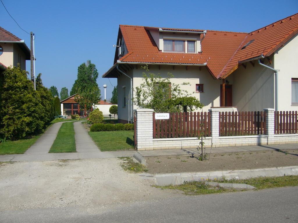 Csipkehaz Apartman Cserkeszőlő Bagian luar foto