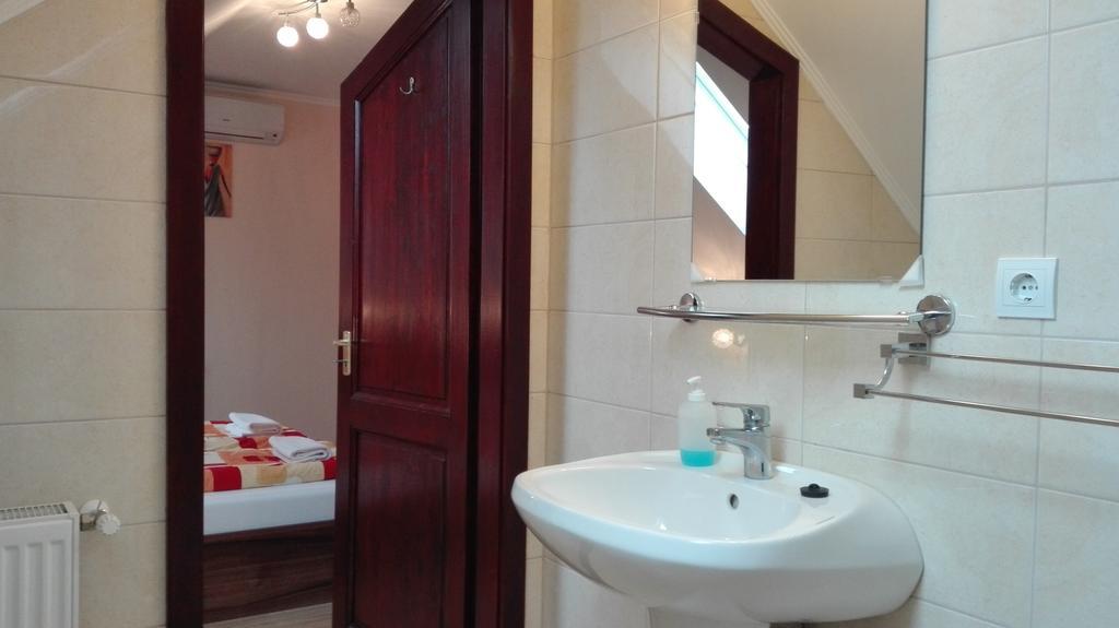 Csipkehaz Apartman Cserkeszőlő Bagian luar foto